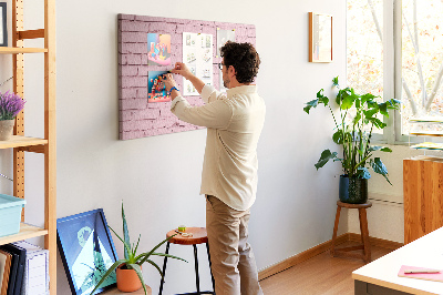 Prikbord met print van roze bakstenen muur met structuur