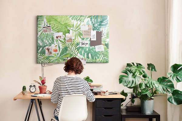 Kurken prikbord met aquarelprint van tropische groene bladeren