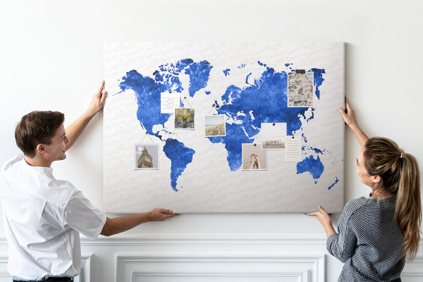 Prikbord wereldkaart in blauwe aquarel