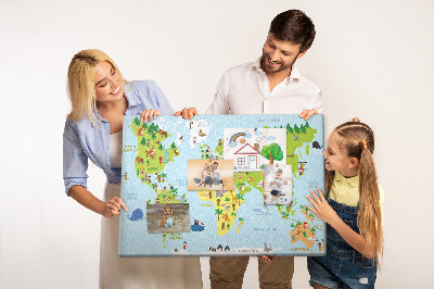 Prikbord met een kleurrijke wereldkaart en dierenfiguren