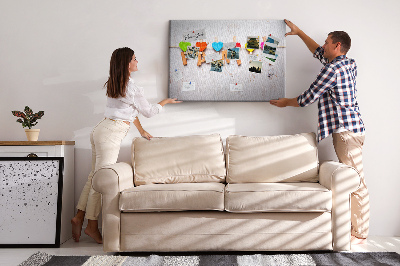 Prikbord familiehartjes op een houten achtergrond