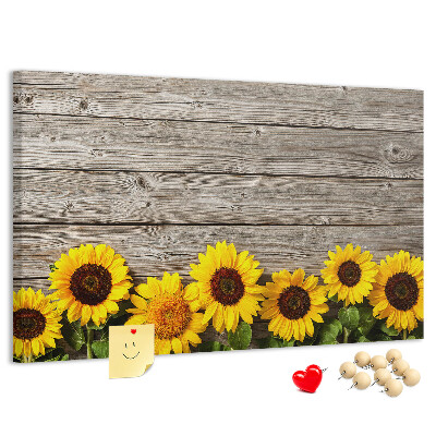 Kurkbord met een afbeelding van zonnebloemen op een achtergrond van houten planken