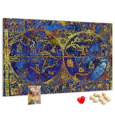 Prikbord met een oude wereldkaart in rijke kleuren