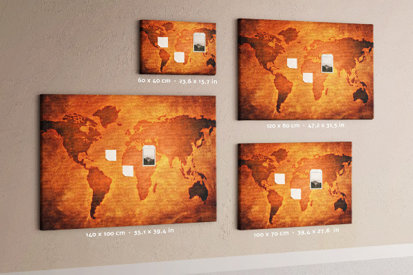 Prikbord met kaart van de oude wereld op een bruine achtergrond