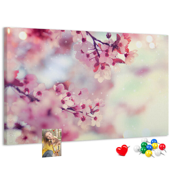 Prikbord met afbeelding van bloemtakken in pasteltinten
