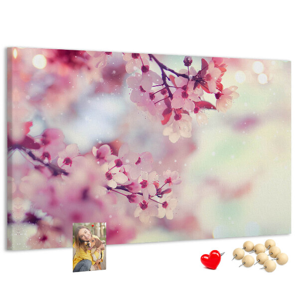 Prikbord met afbeelding van bloemtakken in pasteltinten