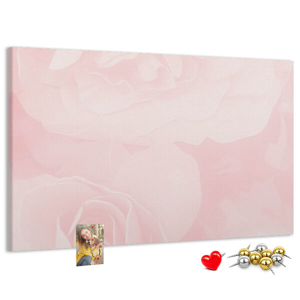 Kurkbord met een achtergrond van fijne roze rozen