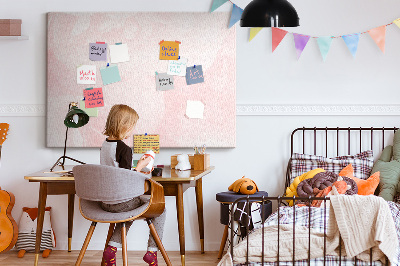 Kurkbord met een achtergrond van fijne roze rozen