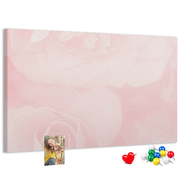 Kurkbord met een achtergrond van fijne roze rozen