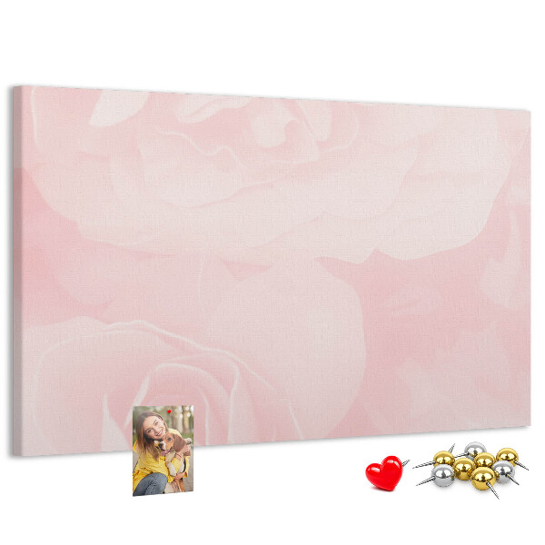 Kurkbord met een achtergrond van fijne roze rozen