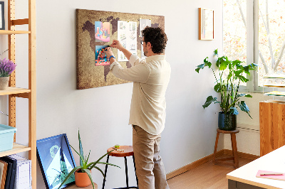 Prikbord oude wereldkaart in bruine tinten