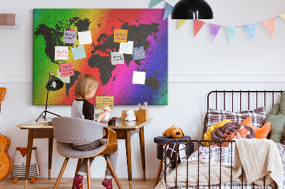 Kurkbord wereldkaart in regenboogkleuren