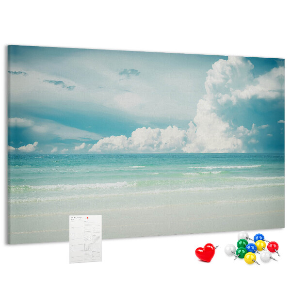 Prikbord met een afbeelding van een kalme zee onder een blauwe hemel