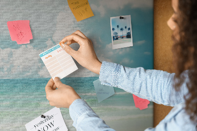 Prikbord met een afbeelding van een kalme zee onder een blauwe hemel
