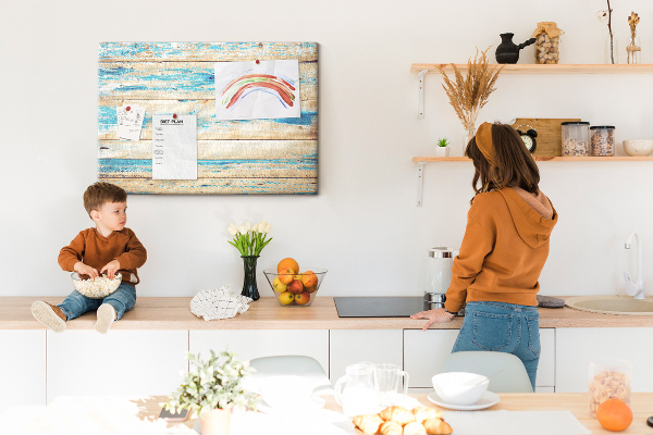 Kurkbord met rustieke planken in blauwe tinten