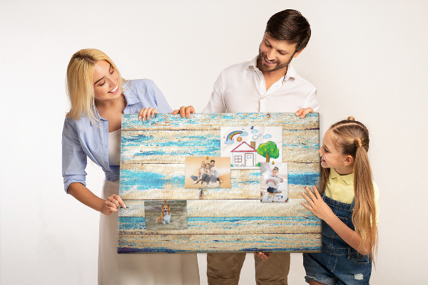 Kurkbord met rustieke planken in blauwe tinten