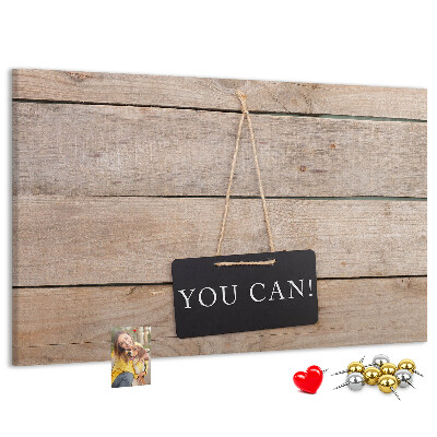 Kurk prikbord met een motiverend motief op een houten achtergrond