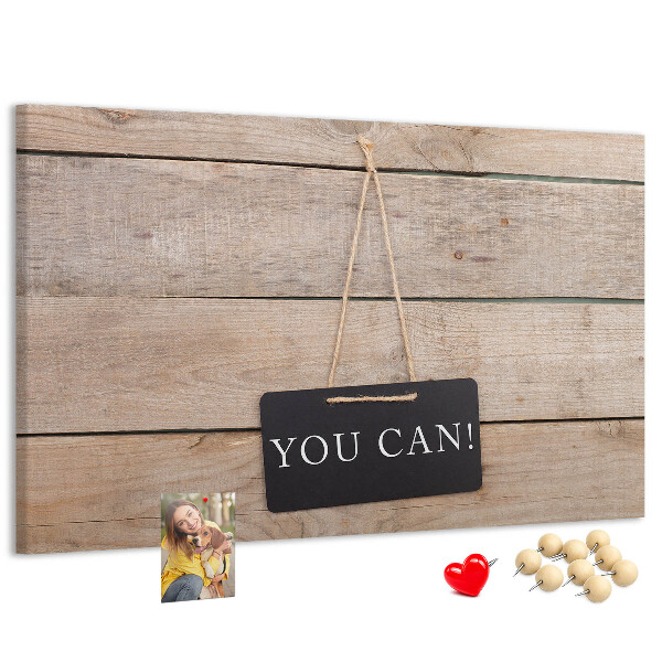 Kurk prikbord met een motiverend motief op een houten achtergrond