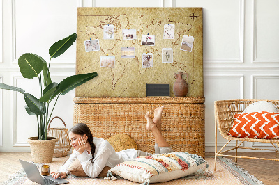 Prikbord met een oude wereldkaart met continenten