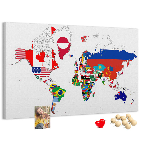Kurkbord wereldkaart met landvlaggen