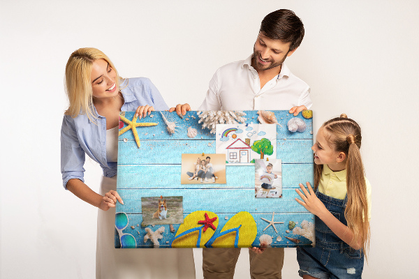 Prikbord zomerherinneringen aan het strand met schelpen