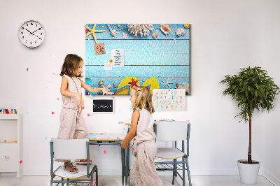 Prikbord zomerherinneringen aan het strand met schelpen