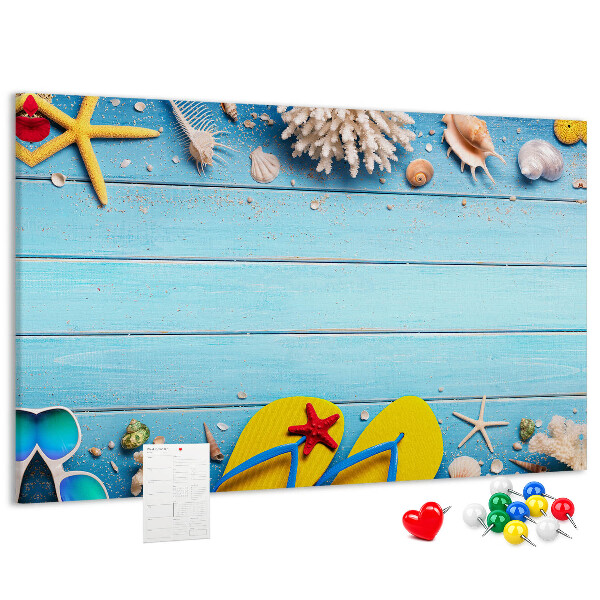 Prikbord zomerherinneringen aan het strand met schelpen