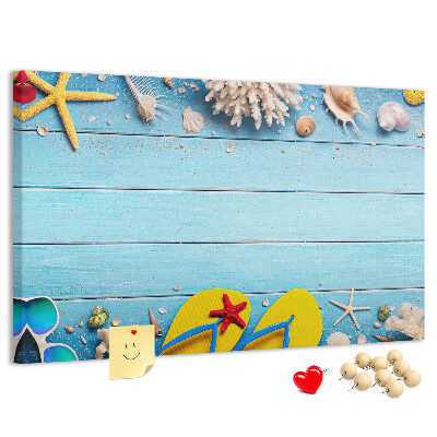 Prikbord zomerherinneringen aan het strand met schelpen