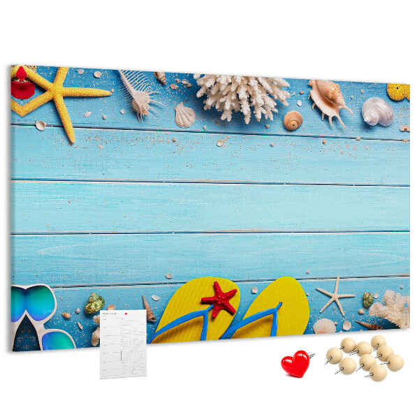 Prikbord zomerherinneringen aan het strand met schelpen
