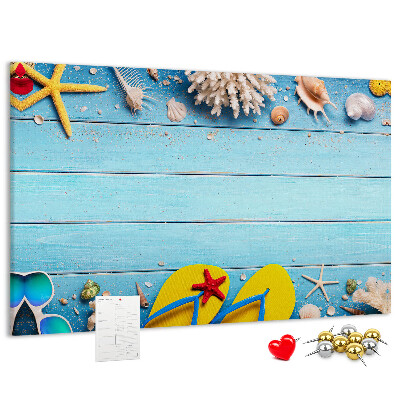 Prikbord zomerherinneringen aan het strand met schelpen