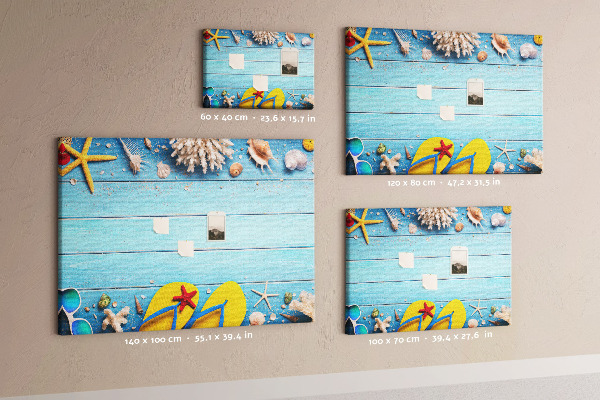 Prikbord zomerherinneringen aan het strand met schelpen
