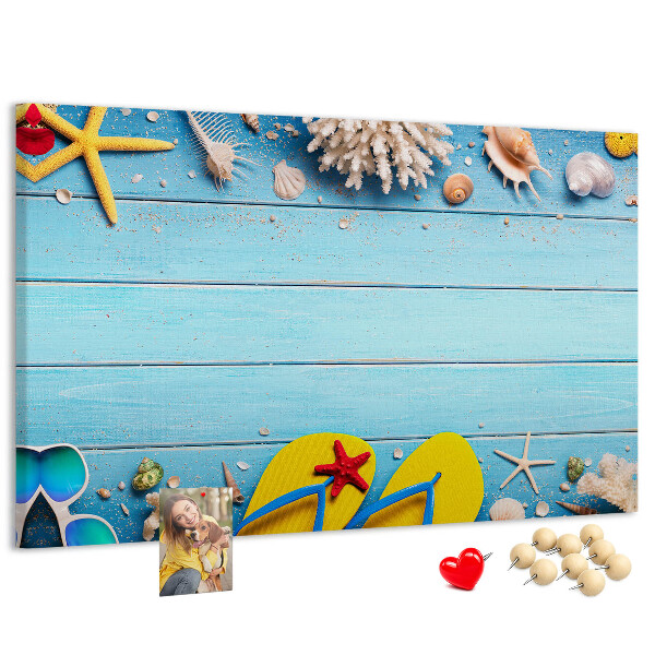 Prikbord zomerherinneringen aan het strand met schelpen