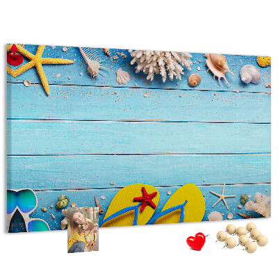 Prikbord zomerherinneringen aan het strand met schelpen