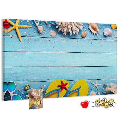 Prikbord zomerherinneringen aan het strand met schelpen