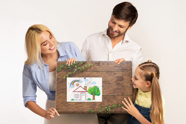 Prikbord natuurlijk hout met groene takken