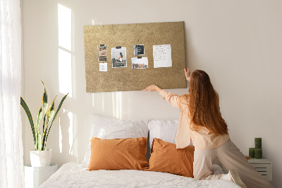 Kurk prikbord met een gouden textuur in een minimalistische stijl