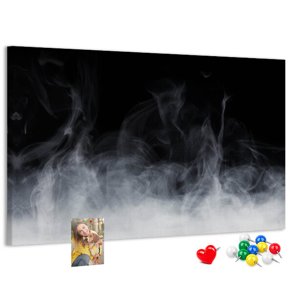 Prikbord sensuele dans van mist op een zwarte achtergrond