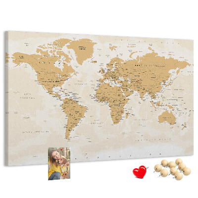 Kurkbord wereldkaart met locatieaanduidingen