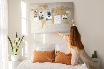 Kurkbord wereldkaart met locatieaanduidingen