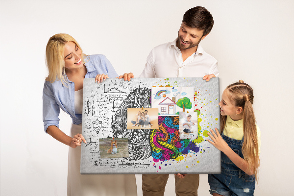 Kurk prikbord met hersenen en creativiteit in kleurrijke harmonie
