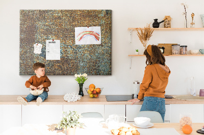 Prikbord met roestig oppervlak en blauwe accenten