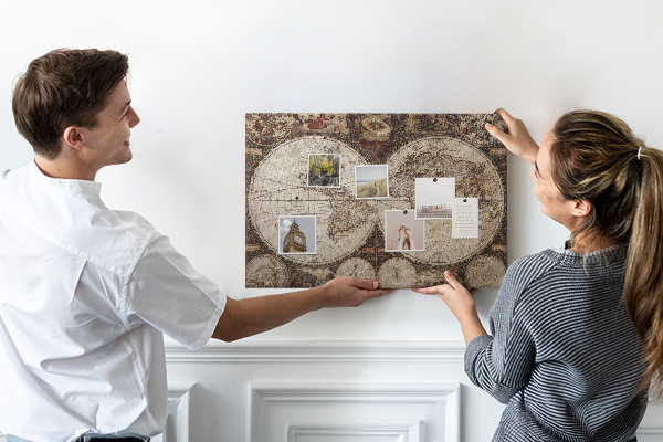 Kurkbord met een kaart van de oude wereld en geografische details