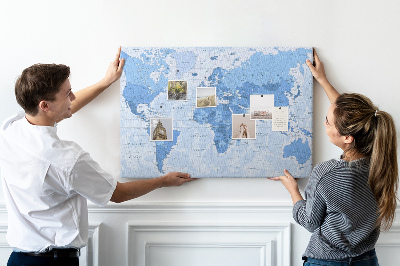 Prikbord wereldkaart in verschillende blauwtinten