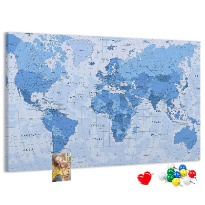 Prikbord wereldkaart in verschillende blauwtinten