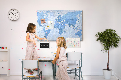 Prikbord wereldkaart in verschillende blauwtinten