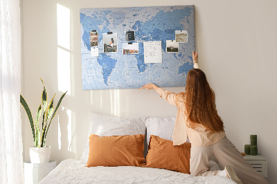 Prikbord wereldkaart in verschillende blauwtinten