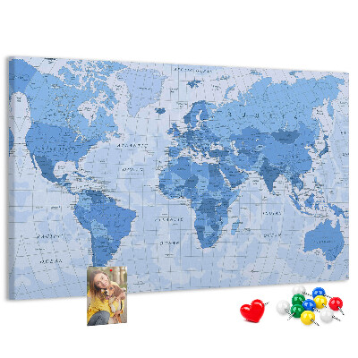 Prikbord wereldkaart in verschillende blauwtinten