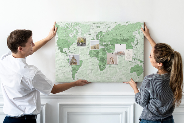 Kurkbord groene wereldkaart met continenten