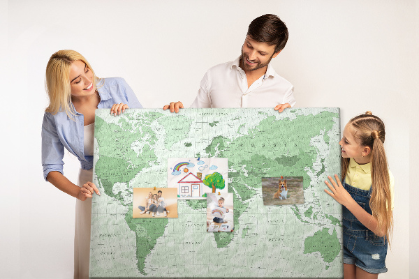Kurkbord groene wereldkaart met continenten