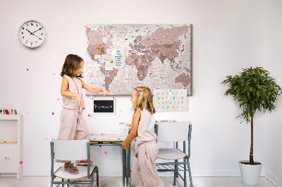 Kurkbord wereldkaart in verschillende tinten roze